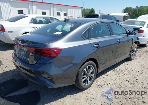 2024 Kia Forte Lxs z USA, uszkodzony, nr VIN 3KPF24AD1RE758950